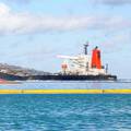 Prepolovio se tanker pun nafte, koji se nasukao na Mauricijusu