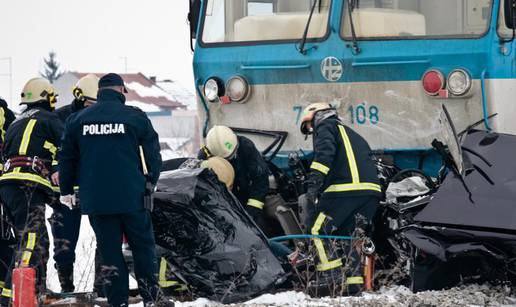 Čepin: Vlak naletio na auto na prijelazu i usmrtio ženu