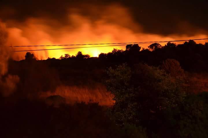 Kod Šibenika spasili kuće, gori kod Šestanovca, na Marjanu...