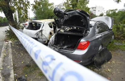 Istražuju uzrok: Izgorjeli mu BMW i Peugeot na parkiralištu 