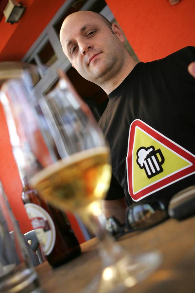 ARHIVA - Zagreb: Frontmen benda Hladno pivo Mile Kekin