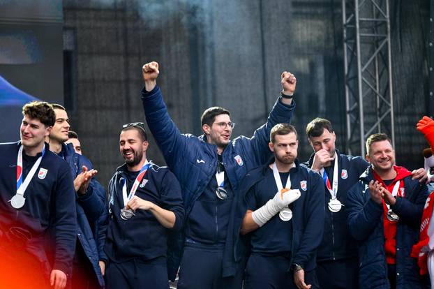 Zagreb: Hrvatska rukometna reprezentacija stigla na svečani doček na Trgu bana Josipa Jelačića