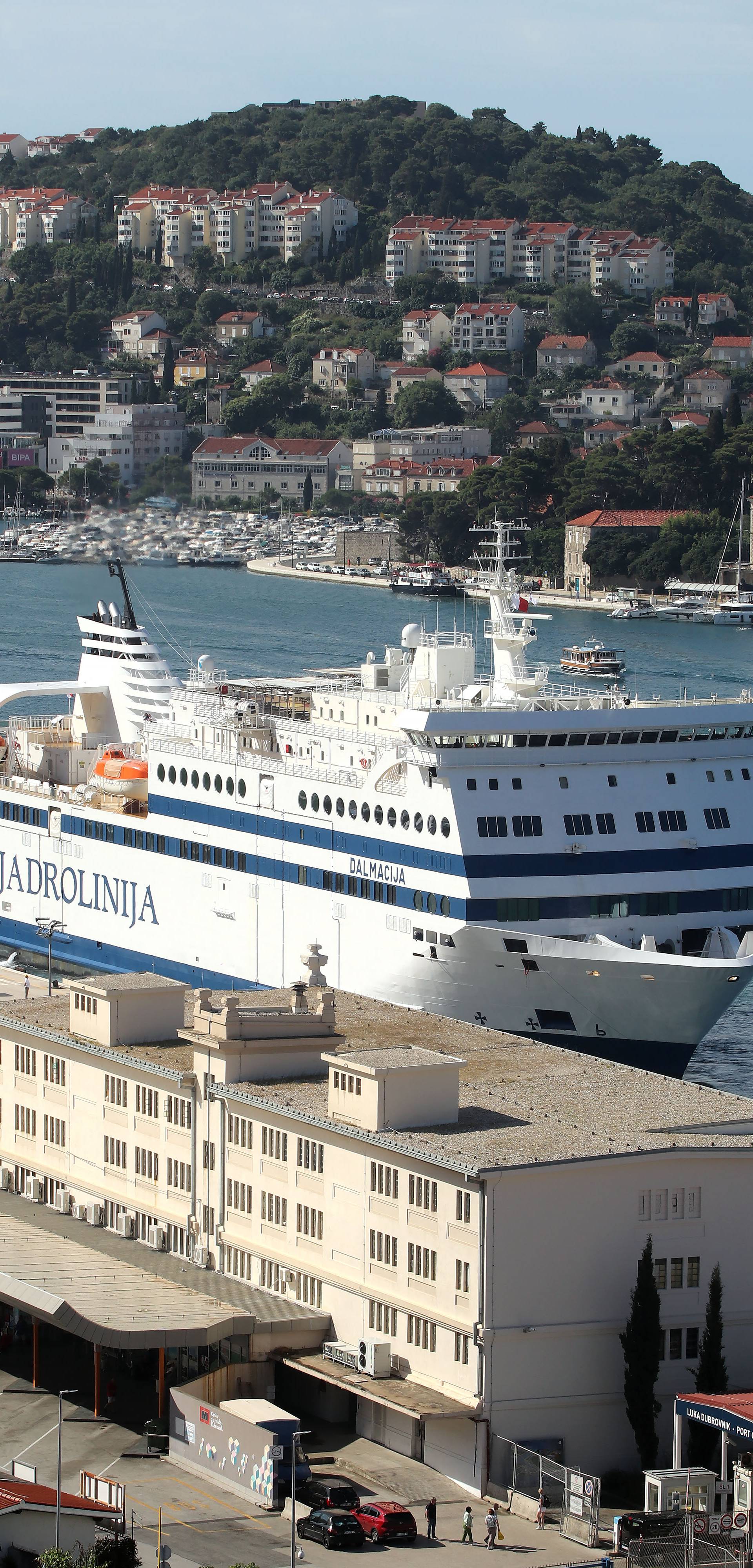 Krenula trajektna linija Dubrovnik - Bari, povezuje ih najveći brod u povijesti flote Jadrolinije 