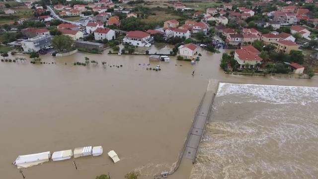 Na vrhuncu poplave stiglo im je čak 500 poziva u  20 minuta!