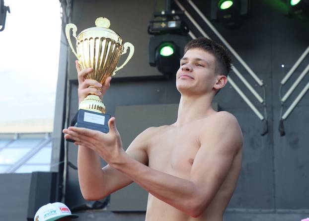 Split: Sportsko-humanitarno natjecanje "Najluđi skakač Hrvatske"