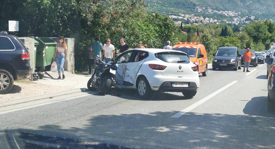 Auto i motor sudarili se kod Dubrovnika, dvoje u bolnici