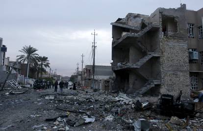 Na istoku Iraka napali desetke trgovina i najmanje 7 džamija