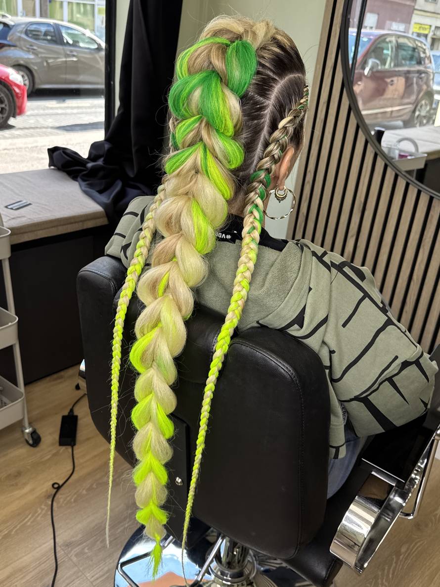 Možete li zamisliti život bez pegle i fena? Ove frizure to omogućuju!