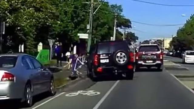 'Na biciklističkoj stazi': Vozač je srušio biciklistu pa ga napao