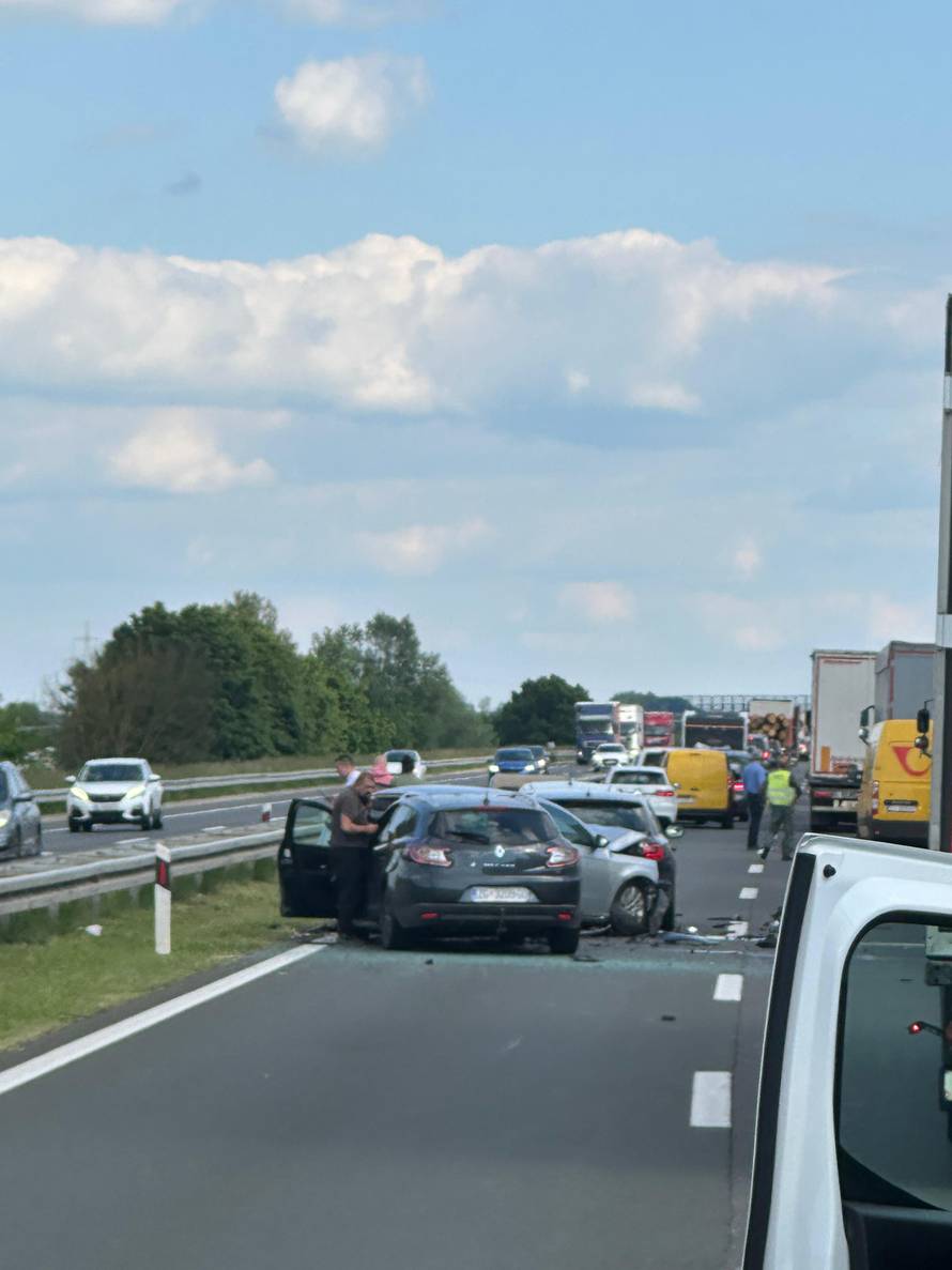 FOTO Nova teška nesreća na A3 kod Samobora. Smrskani auti, stigao i medicinski helikopter