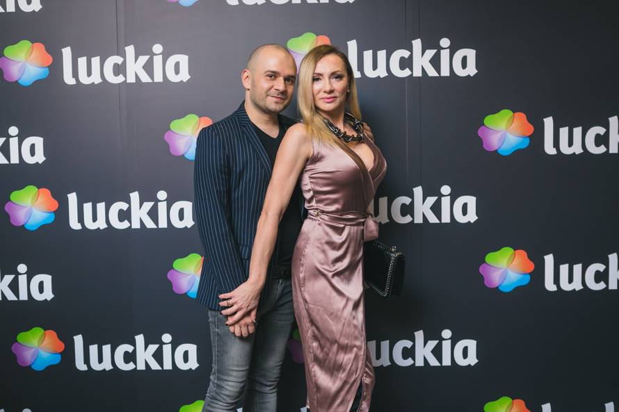 Preskočila je teški trening kod muža? Indiri se nazire trbuščić