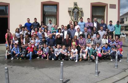 Baka Dragica (82) ima 6 djece, 26 unučadi i  čak 42 praunučadi