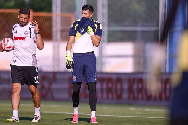 Varaždin: Zagrijavanje igrača Hajduka pred utakmicu  SuperSport HNL 1. kolo, NK Varaždin - HNK Hajduk