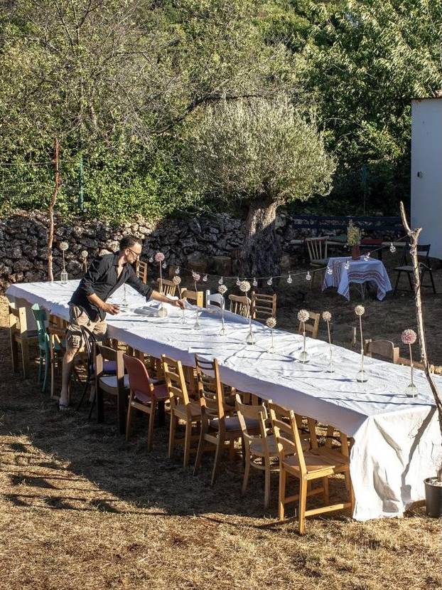 FOTO Farma blizu Splita na kojoj možete ručati među knjigama i družiti se sa životinjama