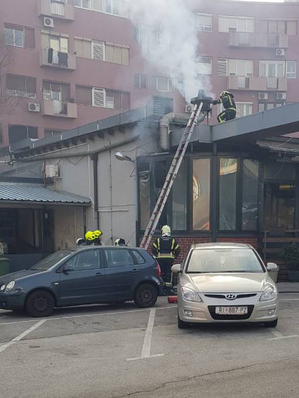 Brzo ga ugasili: Gorio dimnjak pivnice Zlatni medo u Savskoj