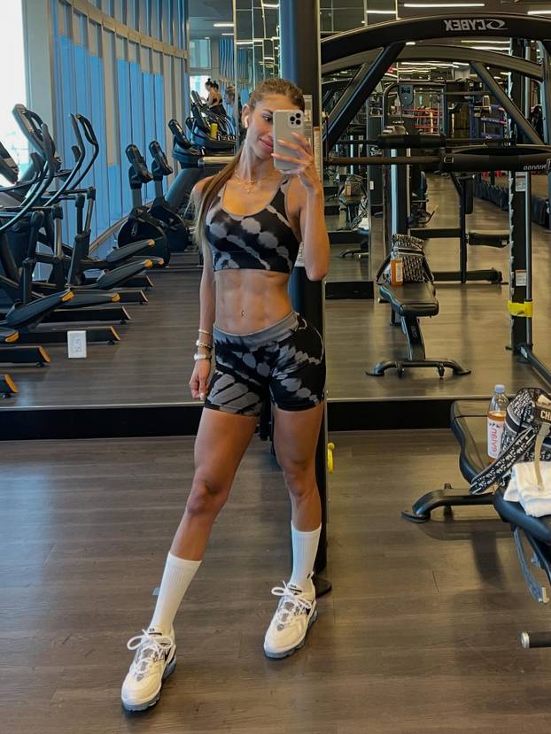 FOTO Ova fitness kraljica obožava nositi mikro bikinije: Vruće fotke otkrivaju i zašto