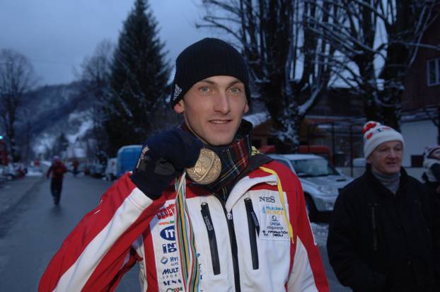 ARHIVA - 2009. Mrkopalj: Do?ek Jakova Faka, bron?anog biatlonca