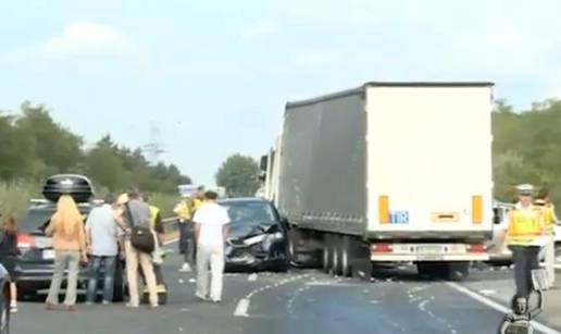 Mađarska: Sudarilo se devet vozila, poginulo je troje ljudi