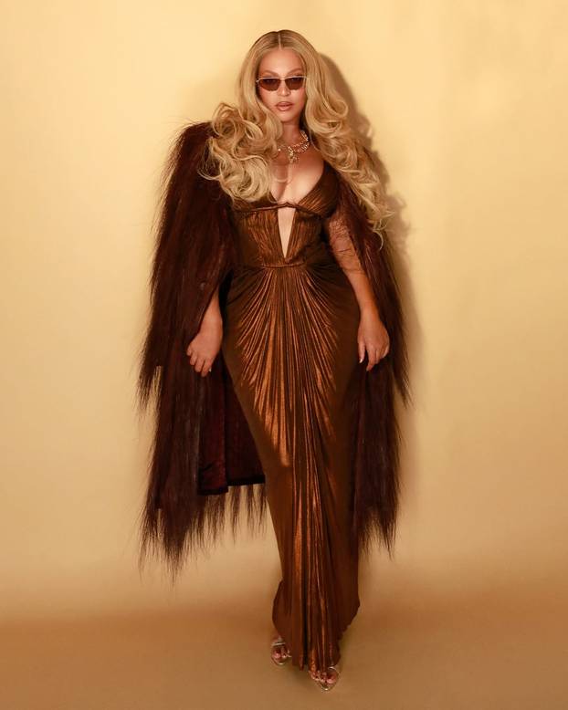 Seksepil bez kočnica: Beyoncé zavela sve u prozirnom korzetu