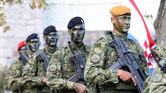 Knin: Svečanost polaznika Središta za razvoj vođa "Marko Babić" nakon hodnje od 88 km