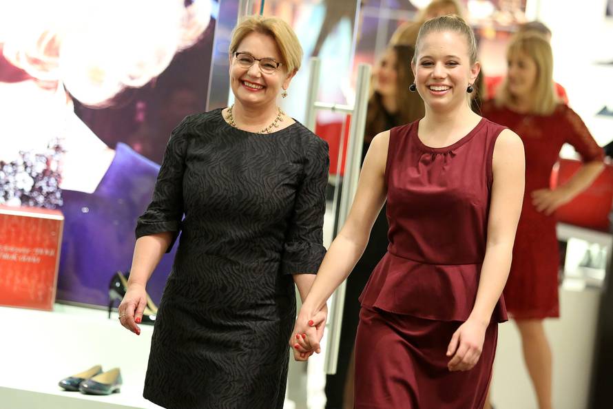 Kći Vitomire Lončar zapjevala susjedima u parku: 'Odlična je'