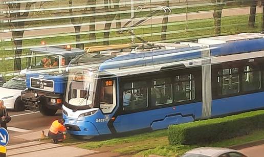FOTO Čitatelj: 'Riknuo je novi tramvaj', ZET: 'Ma nije, samo smo ga malo naštimavali...'