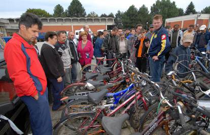 Policija traži vlasnike 9 bicikala koje su pronašli prošle godine