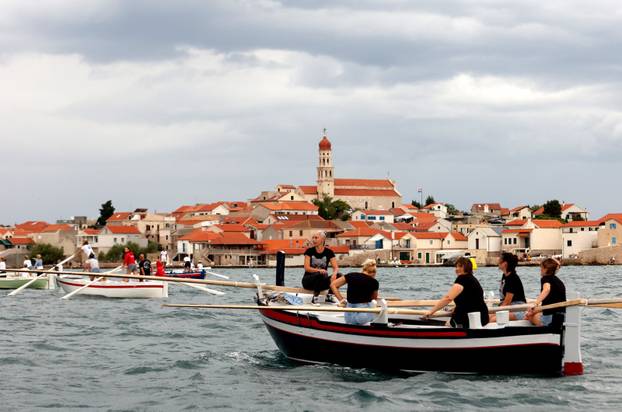 FOTO Ženska regata u Betini oduševila mještane i turiste