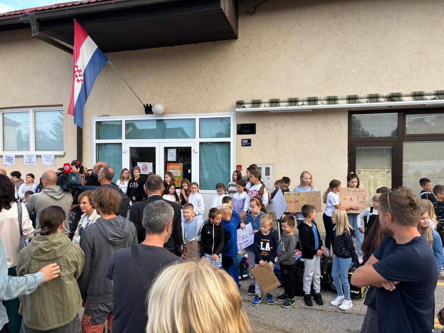 Fuchs o školi u Dragonošcu: 'Zvao sam Tomaševića, ali je bio na otvaranju druge škole...'