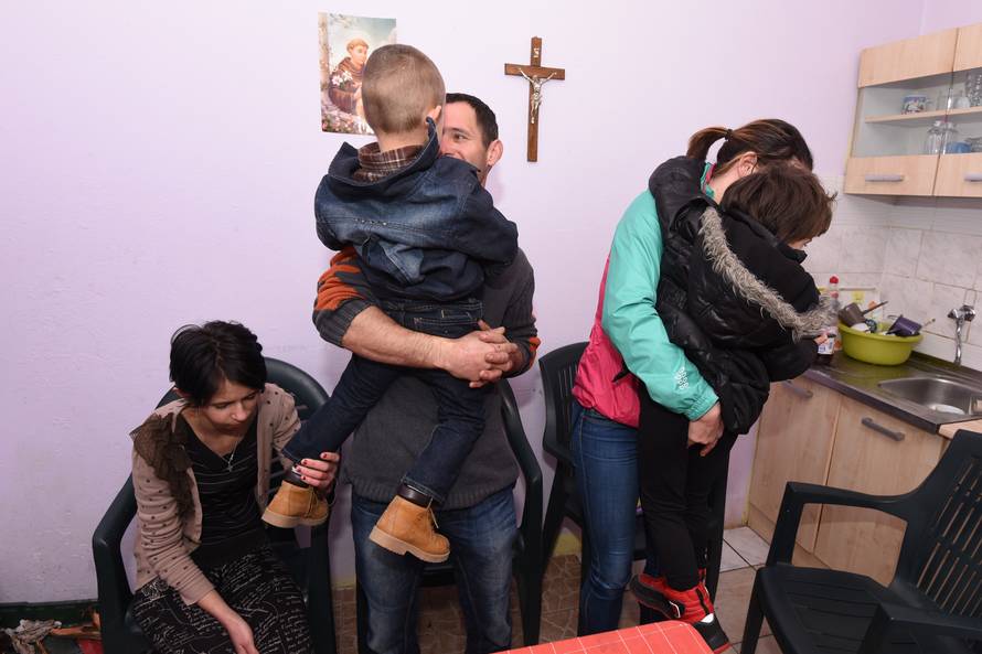 Socijalni radnici  danas nisu došli po djecu, obitelj u strahu