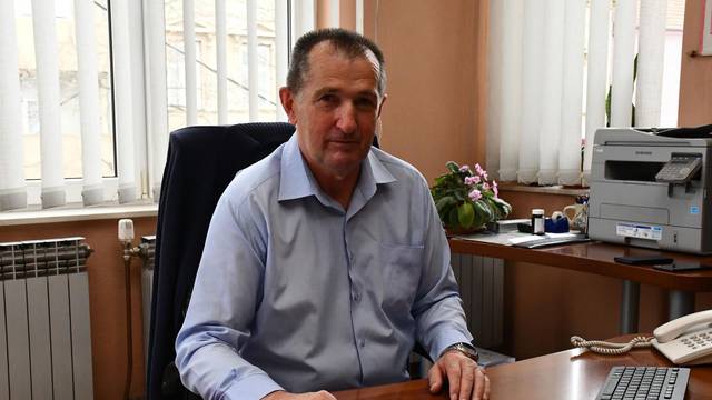 Nova Gradiška - Ravnatelj Centra za socijalnu skrb Branko Madunić govori o slučaju pretučene djevojčice koja se u bolnici bori za zivot.
