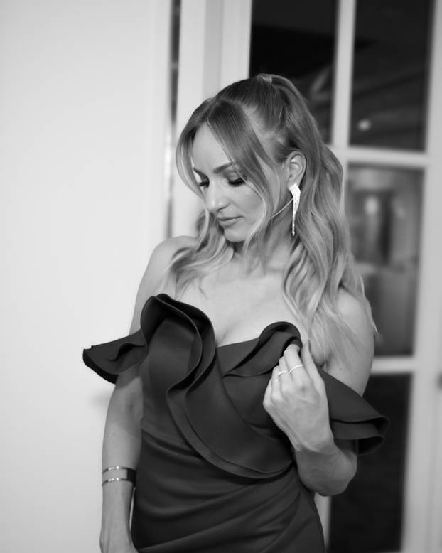 FOTO Napravila gaf uživo koji je obišao Europu. Atraktivna TV voditeljica ljubi Kovačeva šefa