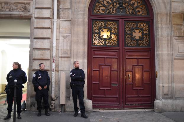 BREAKING NEWS:Kim Kardashian held at gunpoint in paris, Kim Kardashian is held up by gunpoint at her Paris apartment in the early hours of sunday morning, General views of police attending her apartment, detectives inside photographing the scene.