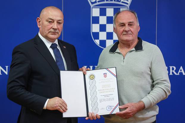 Zagreb: Ministar Tomo Medved uru?io je braniteljske zahvalnice postrojbama iz Domovinskog rata