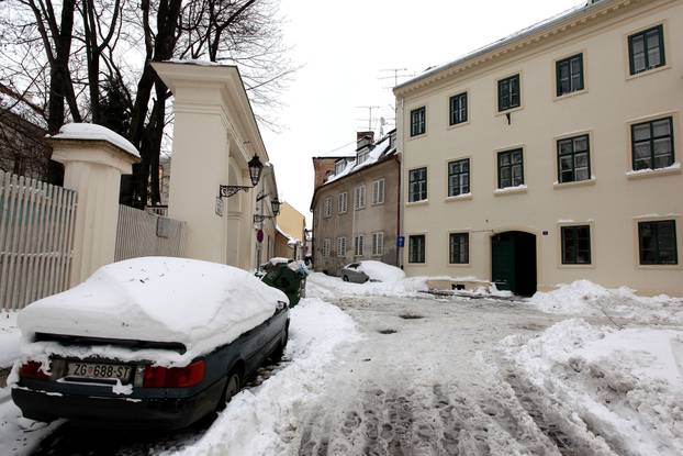 Zagreb: Stanari Gornjeg grada žale se na neo?iš?ene ulice od snijega