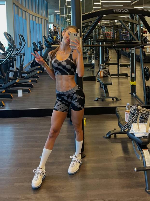FOTO Ova fitness kraljica obožava nositi mikro bikinije: Vruće fotke otkrivaju i zašto