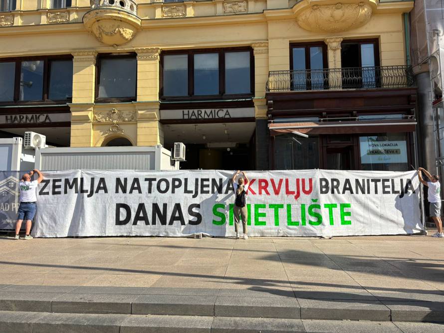 UŽIVO Deseci tisuća ljudi na Trgu: 'Nećete nas pretvoriti u europsko smetlište otpada!'