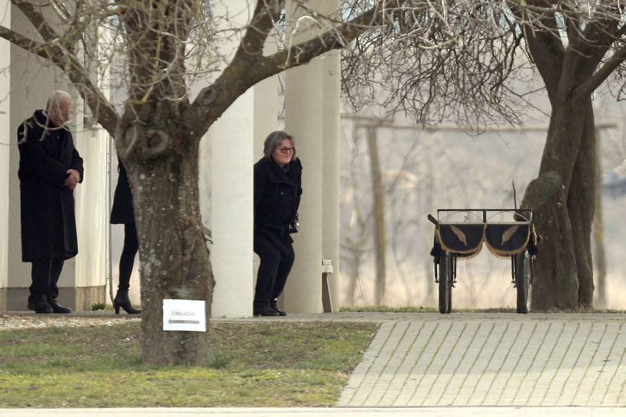 Pokopali  Jasminu Dominić uz pjesmu 'Ima jedna duga cesta'