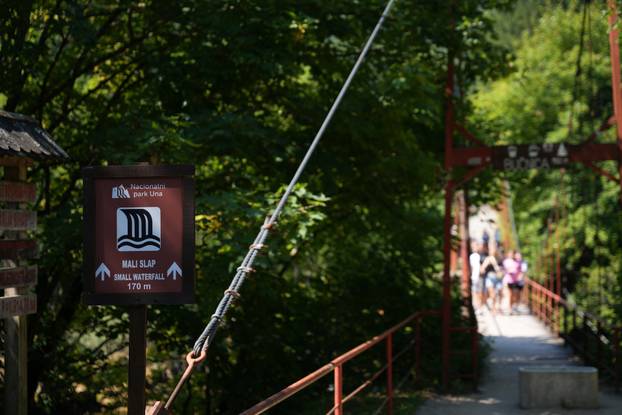 Martin Brod, slikovito naselje smješteno na ušću rijeke Unac u Unu