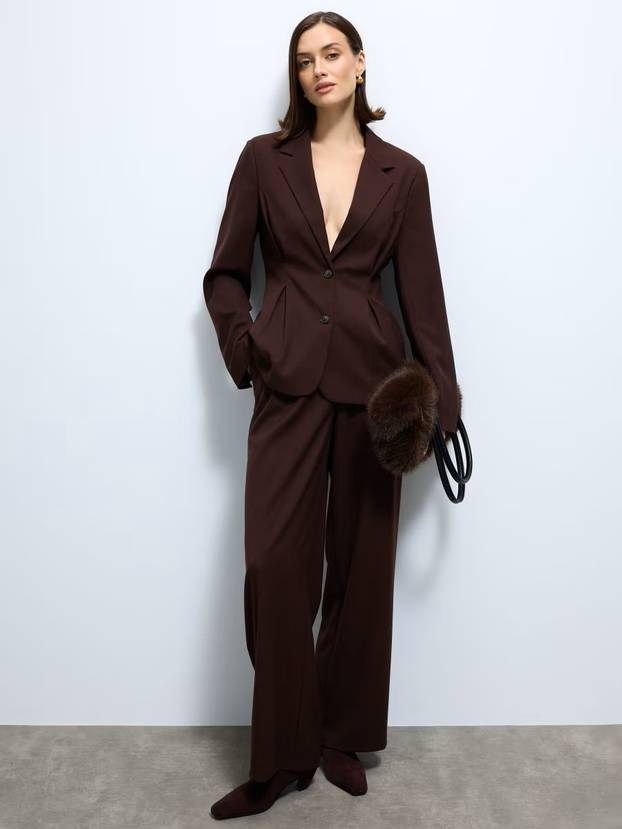 Hit ženska odijela po povoljnim cijenama koje morate imati