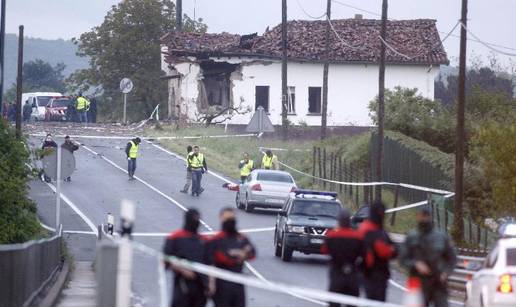 Baskija: Policajac poginuo u eksploziji auta-bombe