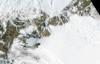 Od ledenjaka na Grenlandu se odlomio divovski ledeni otok
