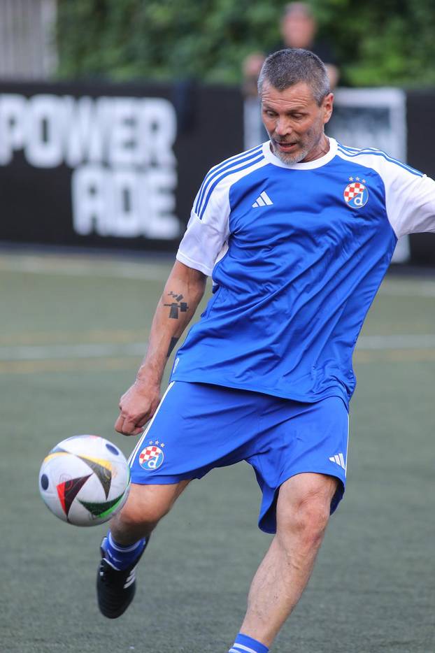 Zagreb: Malonogometni turnir "Za sve onih kojih nema" između bivših igrača Dinama i navijača