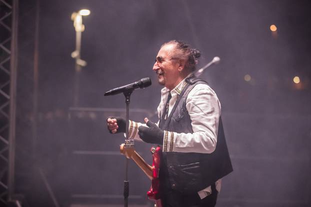 Željko Bebek i Baby Lasagna uvelu su Split u Novu 2026. godinu uz vatromet i dronove