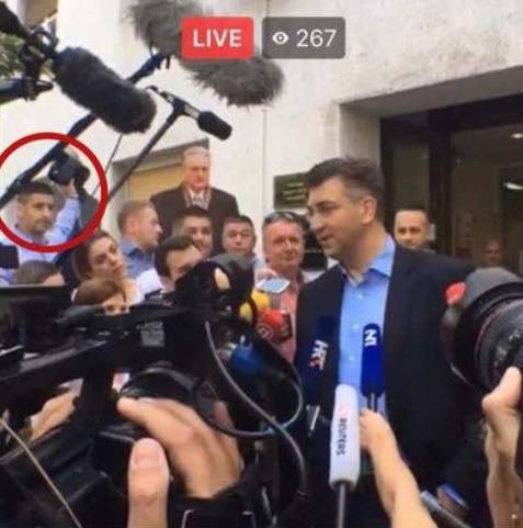 HDZ-ovac torbicom sakrio Tita dok je Plenković davao izjavu