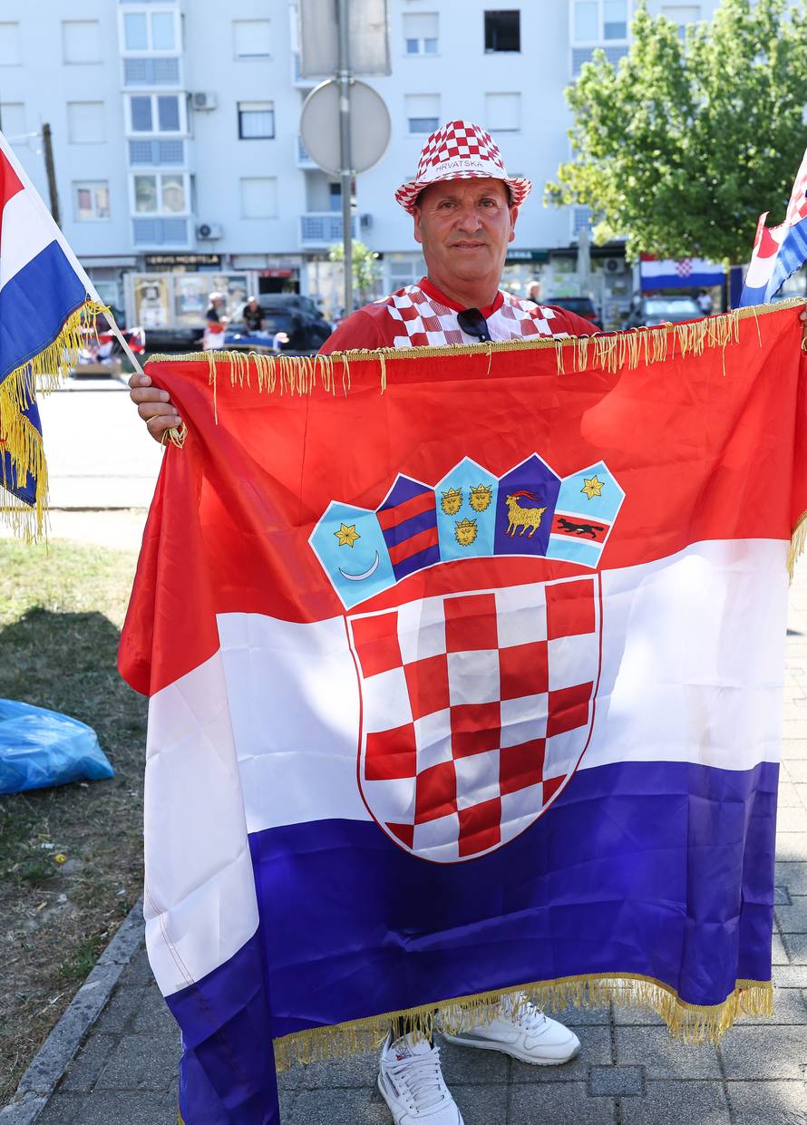 Fanovi se okupljaju u Zaprešiću uoči Thompsonova koncerta