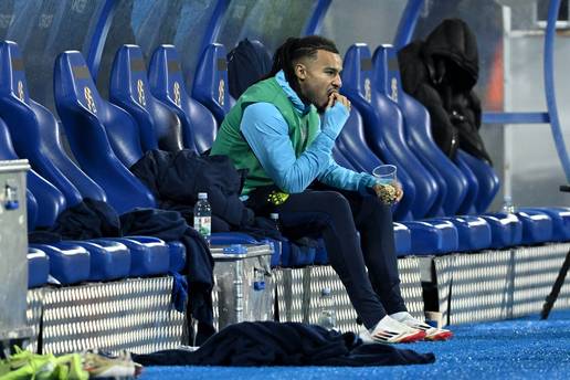 Dinamo ga plaća 840.000 € na godinu. Ostao je sam na klupi