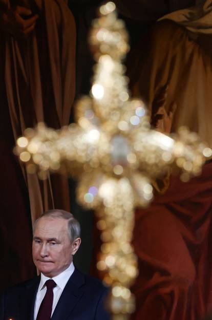Russian Orthodox Patriarch Kirill leads Easter service in Moscow