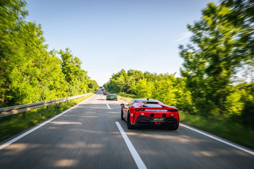 Spektakularni superautomobili protutnjali Gorskim kotarom i napravili spektakl na Grobniku