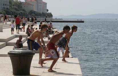 Posvuda će biti sunčano i vruće, puhat će slab vjetar